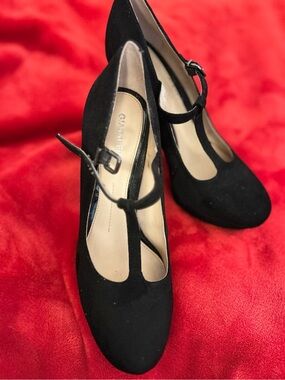Gianni Bini Black T-Strap Suede Heels